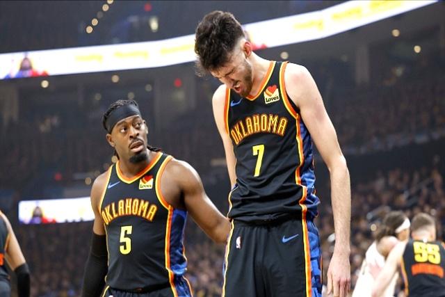 掘金主帅变阵冒险，带领球队突破瓶颈(掘金有哪些球员)